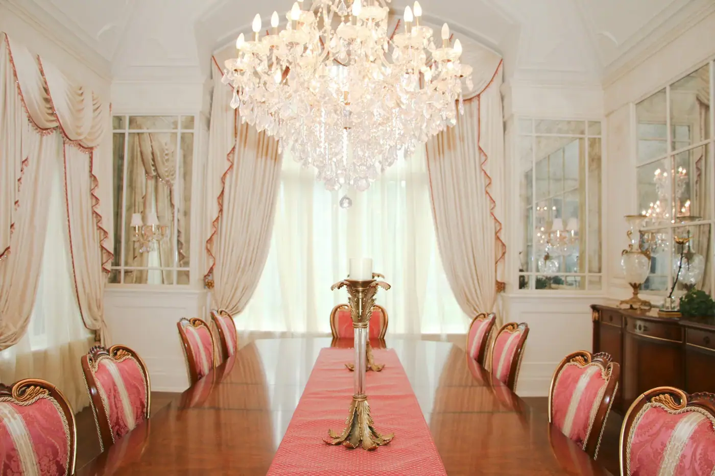 Dining room, Interior
